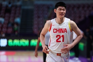 PG模拟器官网-杨毅：将来国家队不管有谁 胡金秋的定位都是5号位